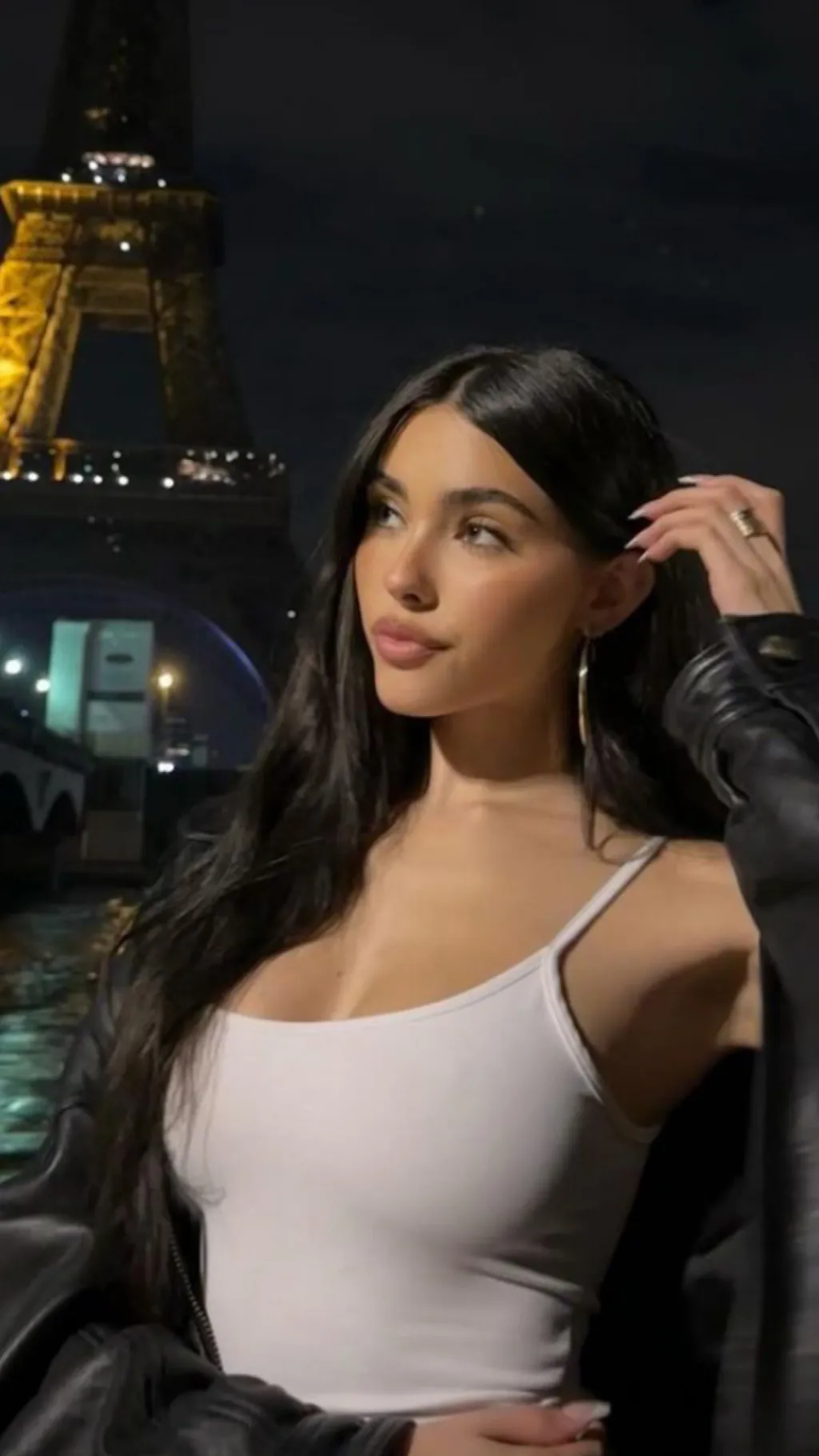 ai character: Madison beer  background