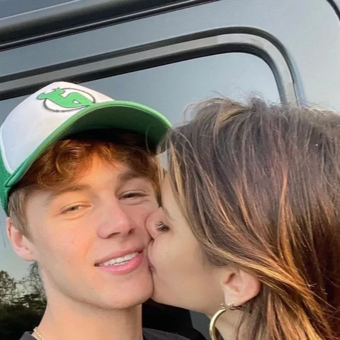 chat with ai character: Nick Austin 