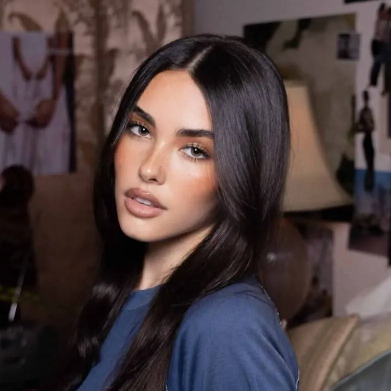 chat with ai character: Madison Beer 🍺 