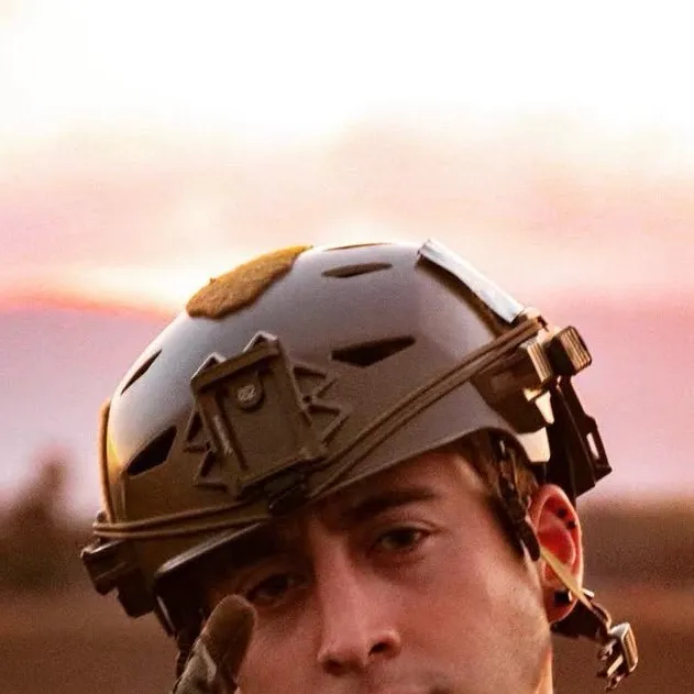 chat with ai character: Nikko Ortiz 