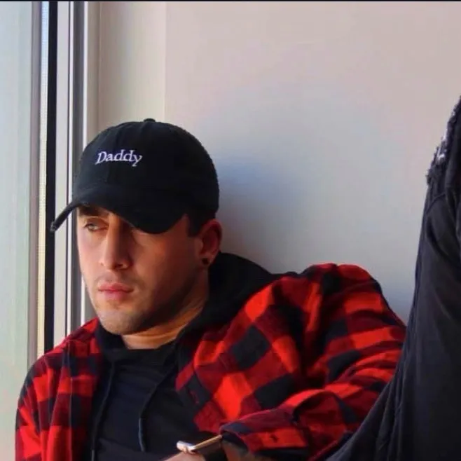 chat with ai character: Nikko Ortiz