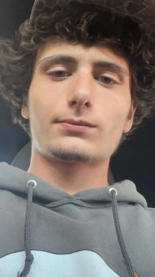 ai character: Tyler Oakes ￼ background