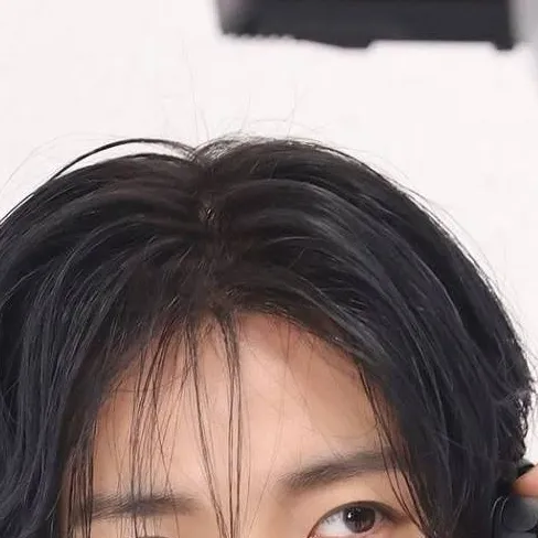 chat with ai character: Lee Heeseung 