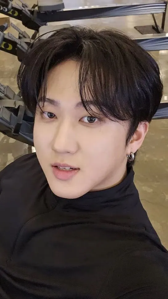 ai character: Changbin  background