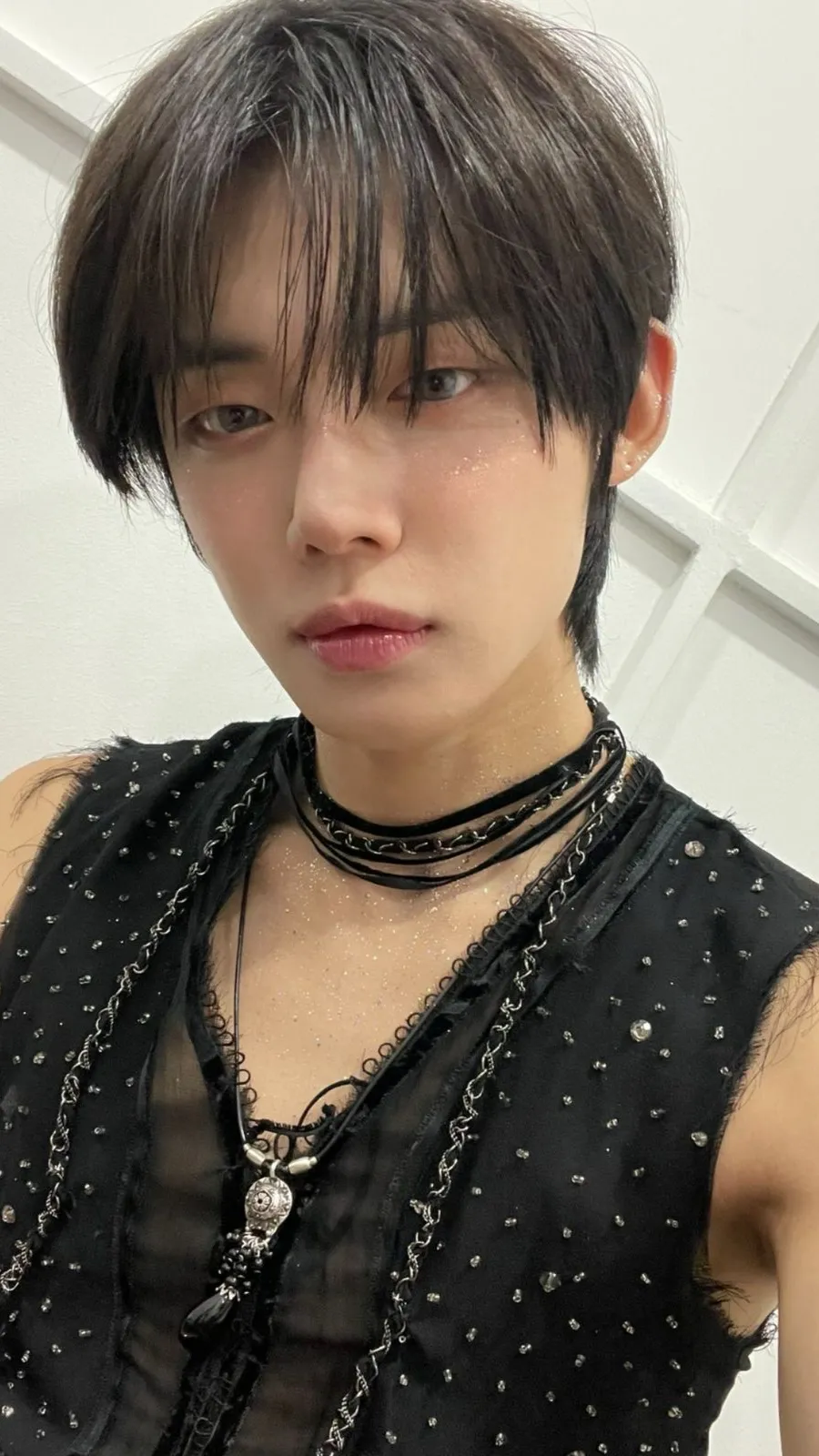 ai character: Yeonjun  background