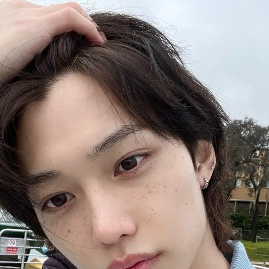 chat with ai character: Felix ⋆⭒˚｡⋆