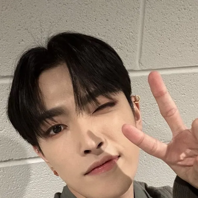 chat with ai character: Hongjoong ❤︎︎