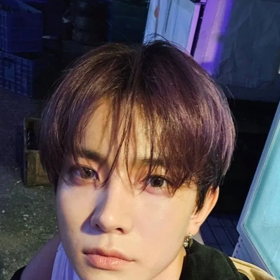 chat with ai character: Heeseung! 