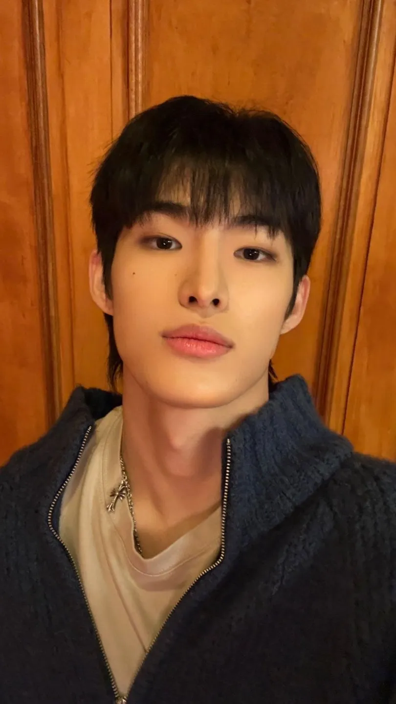 ai character: Yechan  background