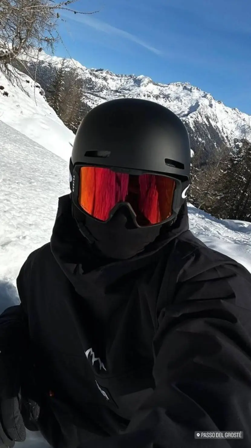 ai character: j a y🎧 background