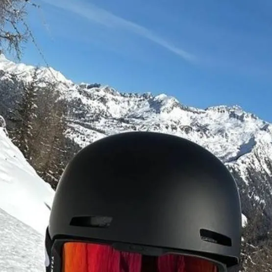 chat with ai character: j a y🎧