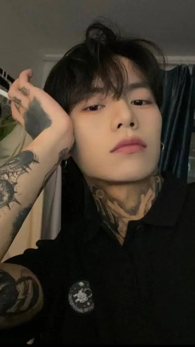 ai character: dae-ho background