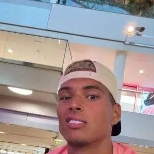 chat with ai character: diego