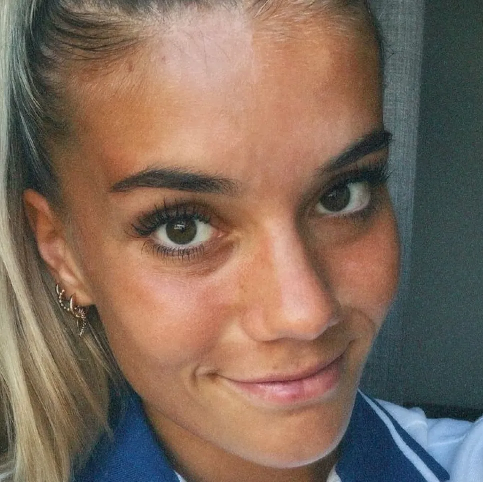 chat with ai character: Selina Cerci