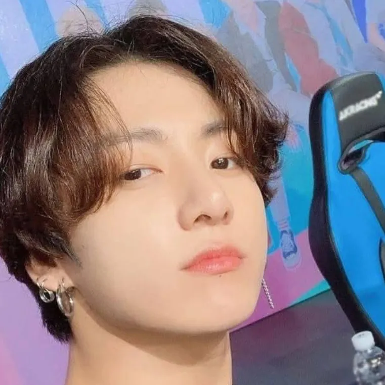 chat with ai character: Jungkook 