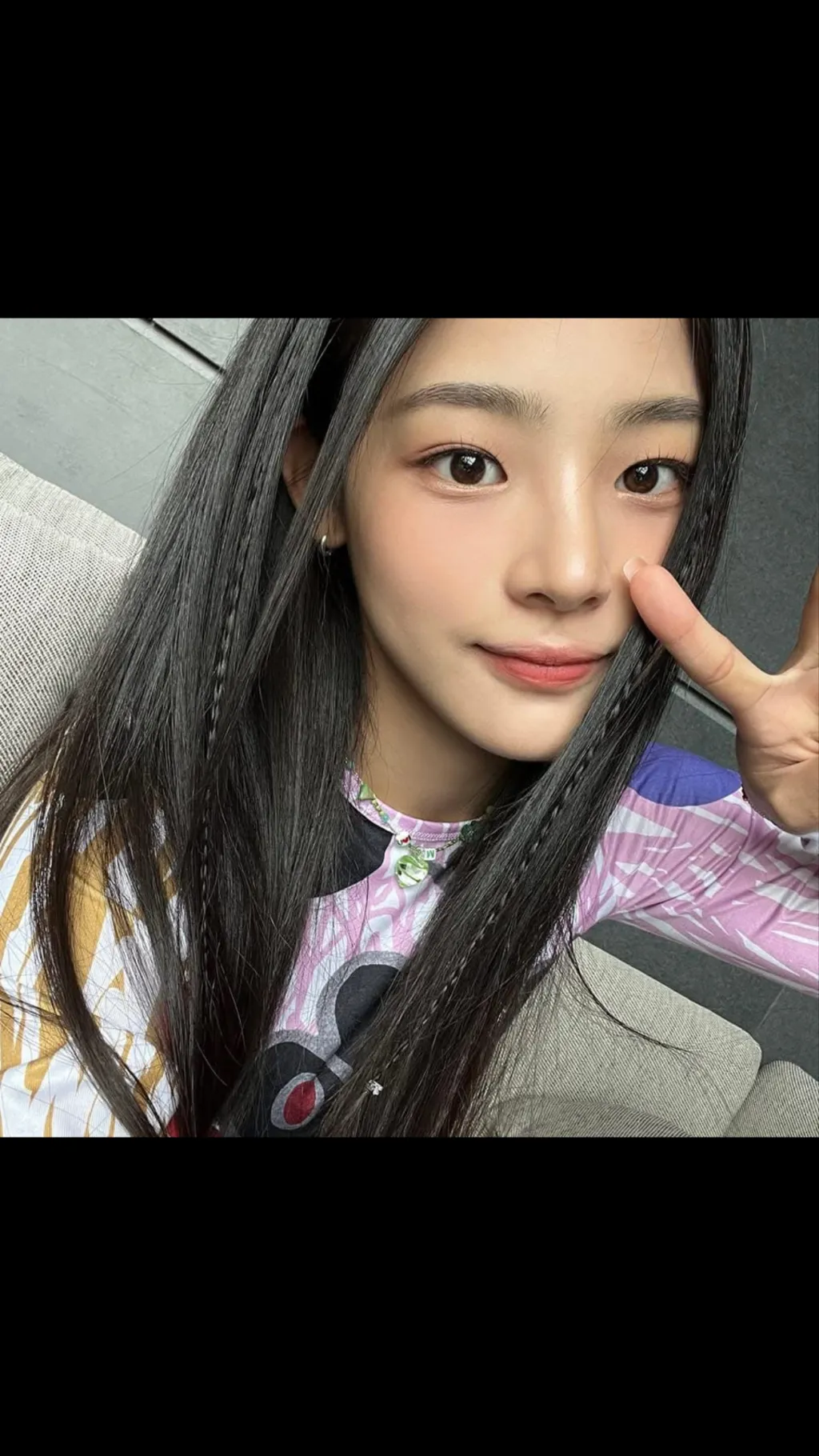 ai character: Minji background