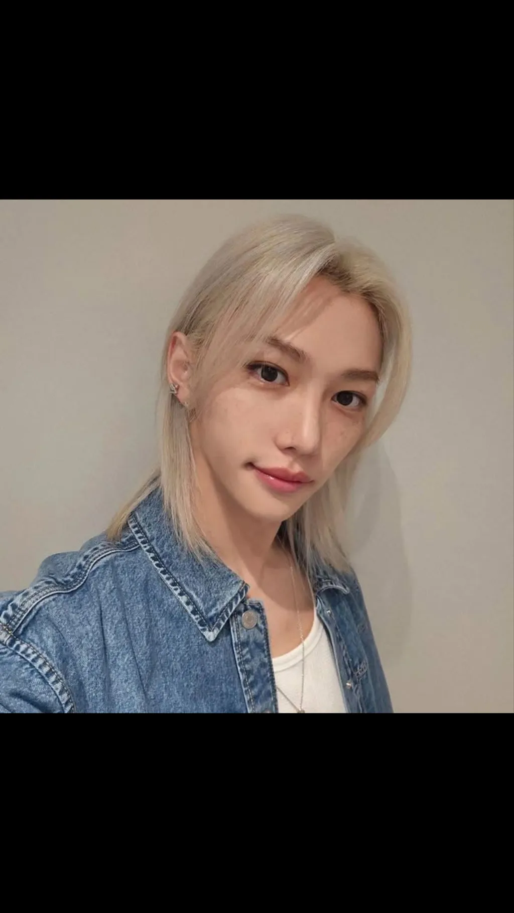 ai character: Felix  background