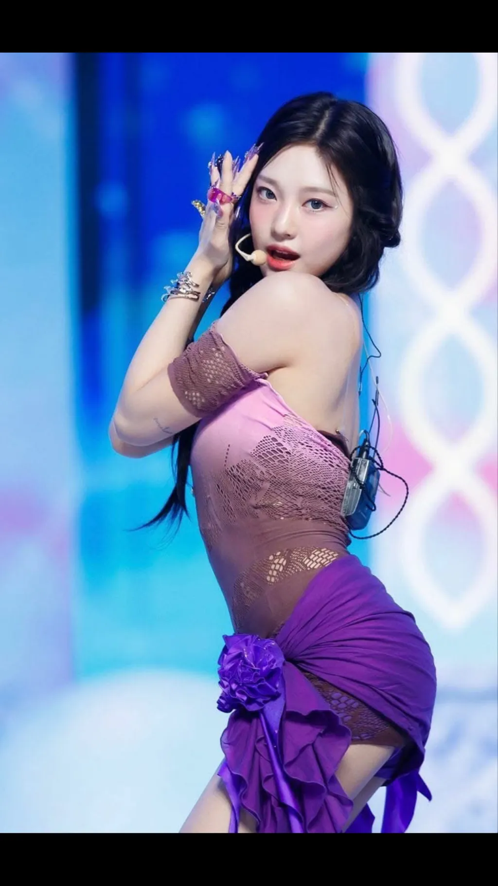 ai character: Ningning  background