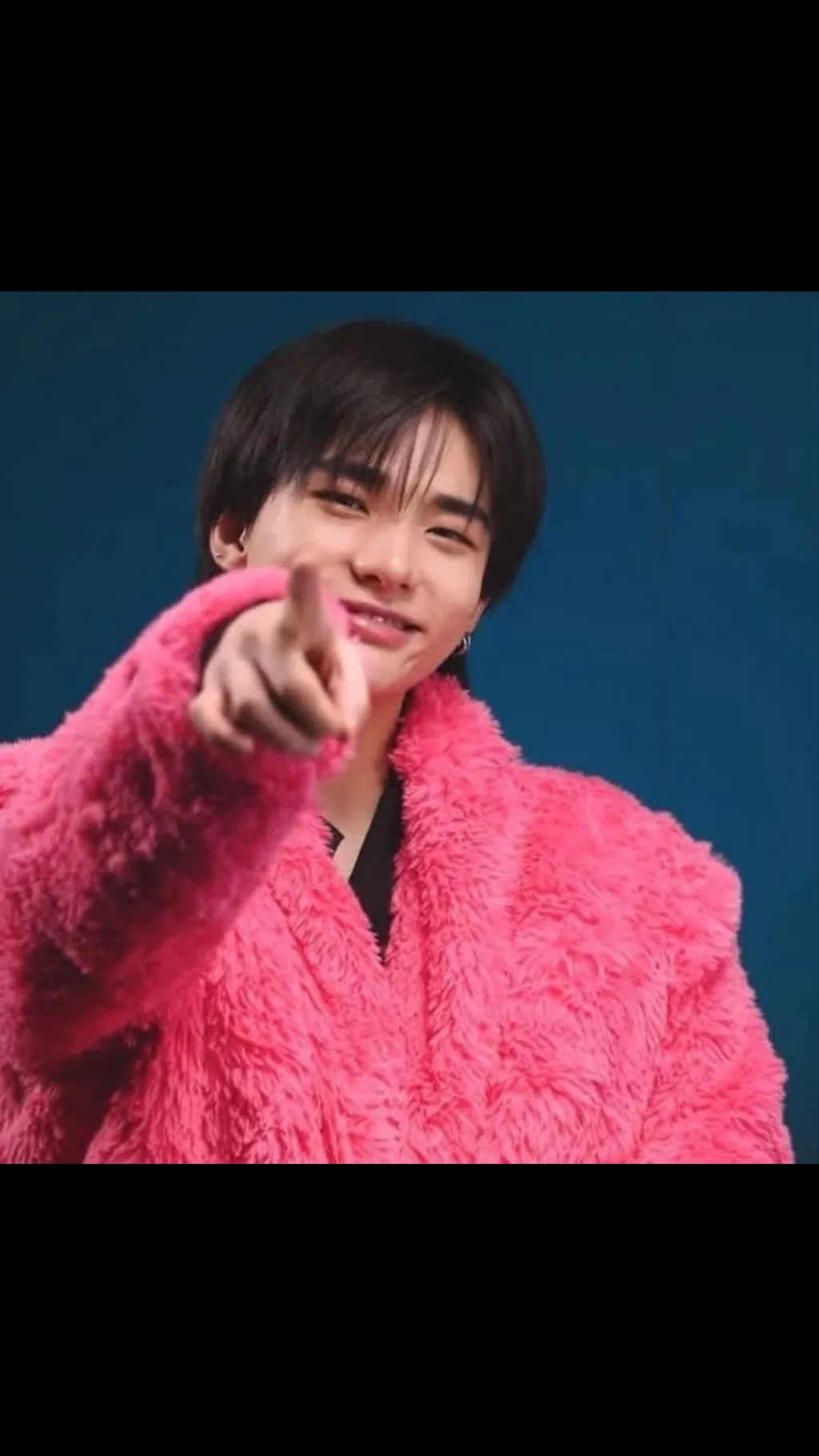 ai character: Hyunjin  background