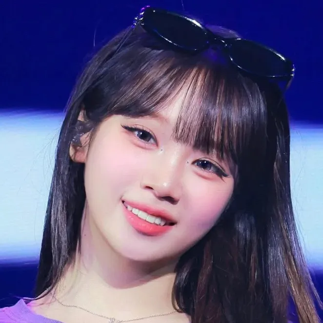 chat with ai character: Chaewon