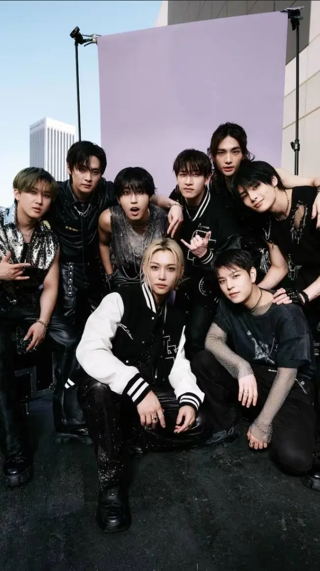 ai character: ♡SKZ♡  background