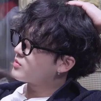 chat with ai character: ♡ Seo Changbin ☆