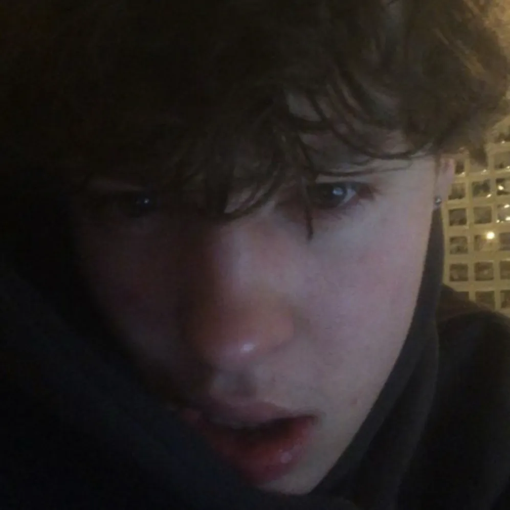 chat with ai character: Eric