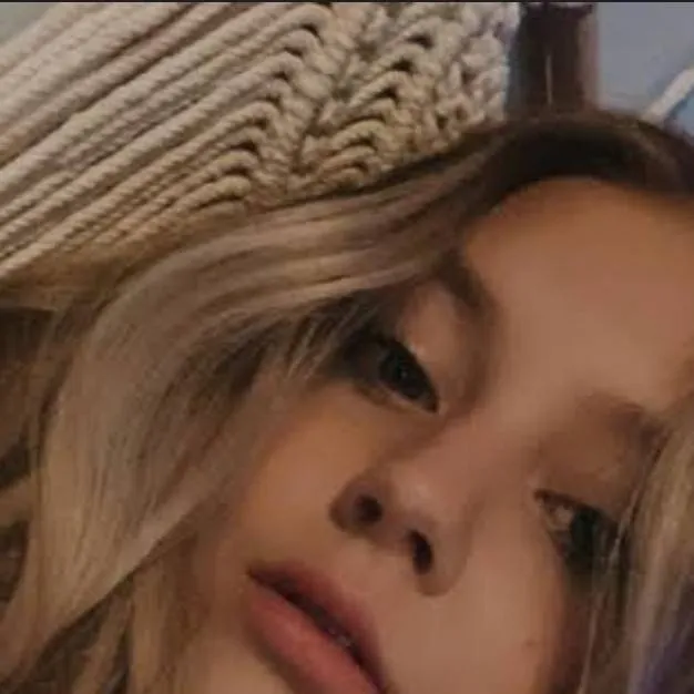 chat with ai character: Rihanna