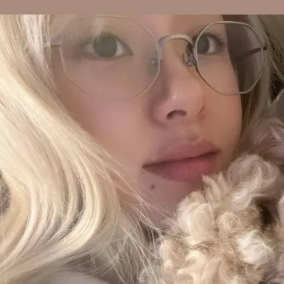 chat with ai character: Soon Chaeyung 🎸
