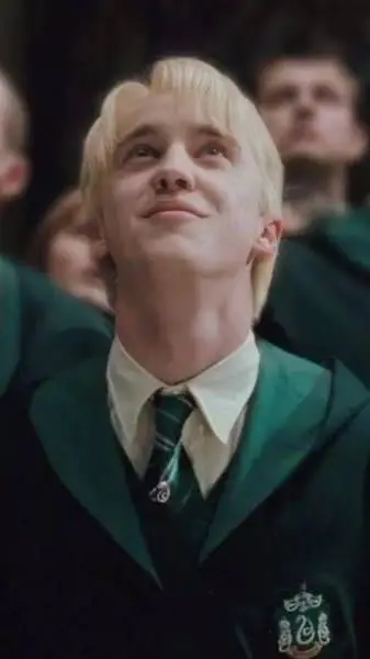 ai character: Draco Malfoy x Y/N background
