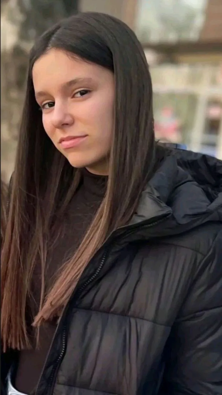 ai character: Adriana dukic background