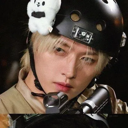 chat with ai character: Leeknow _[minsung]