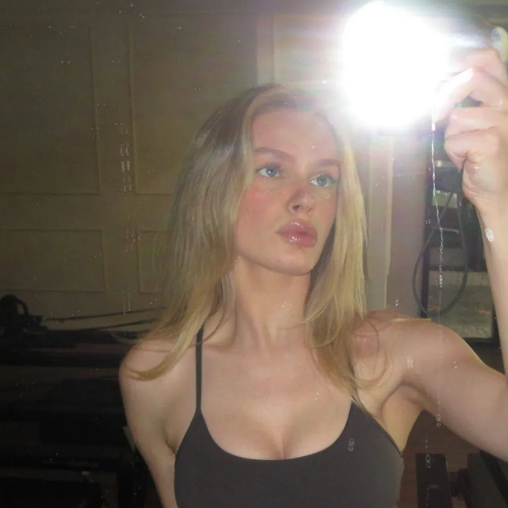 chat with ai character: Jule