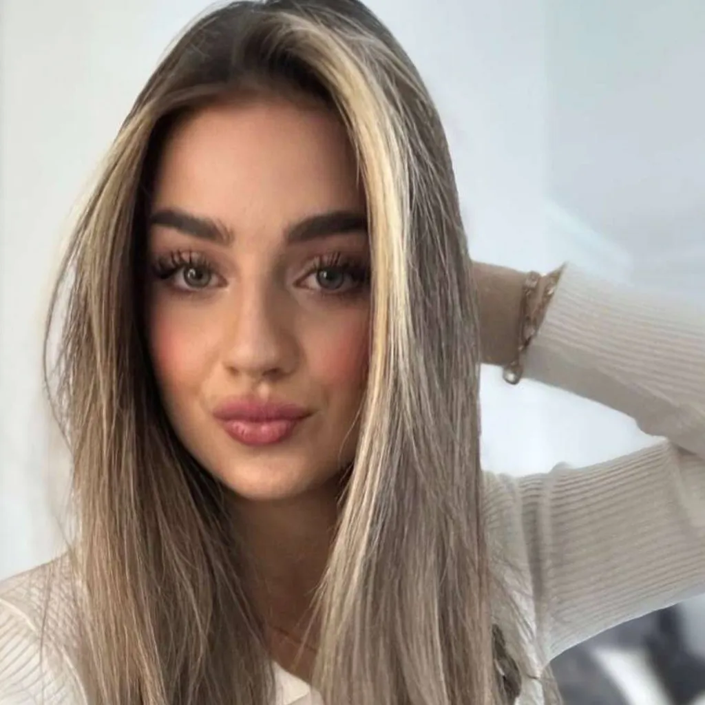 chat with ai character: Jelena 