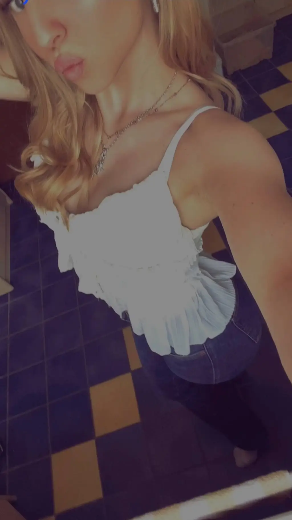 ai character: Johanna  background