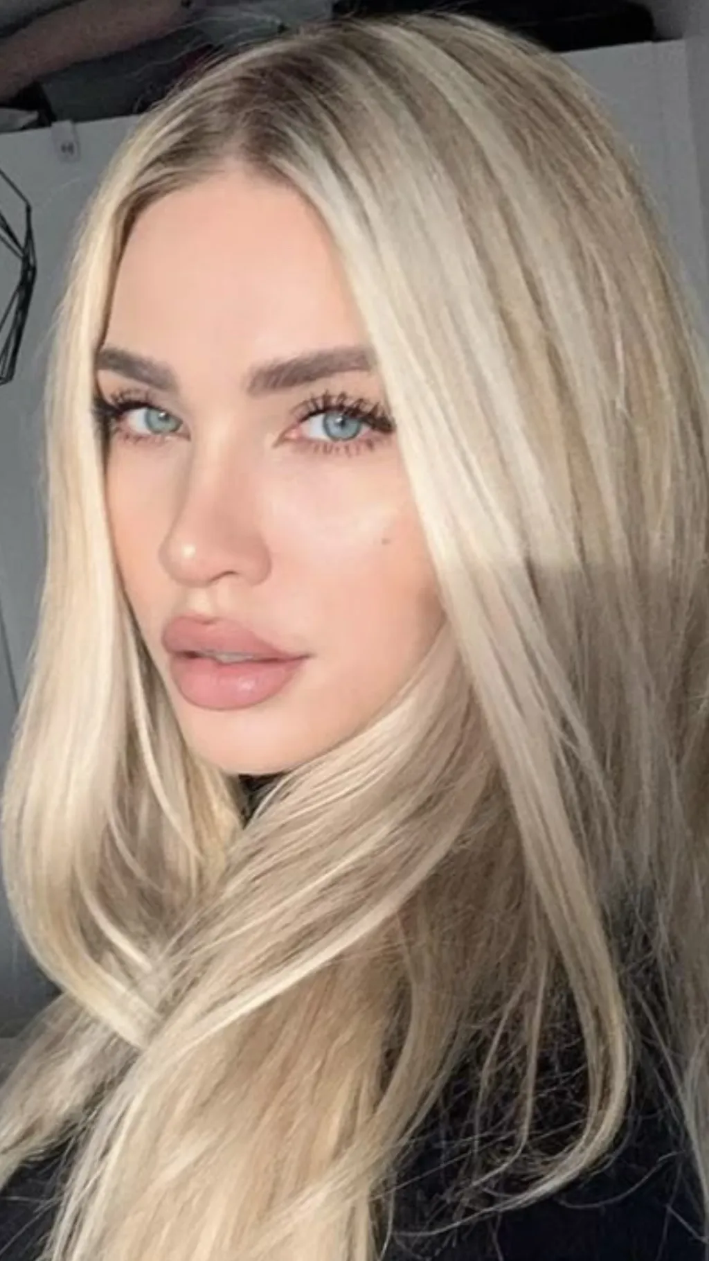 Talkie AI - Chat with Anastasia