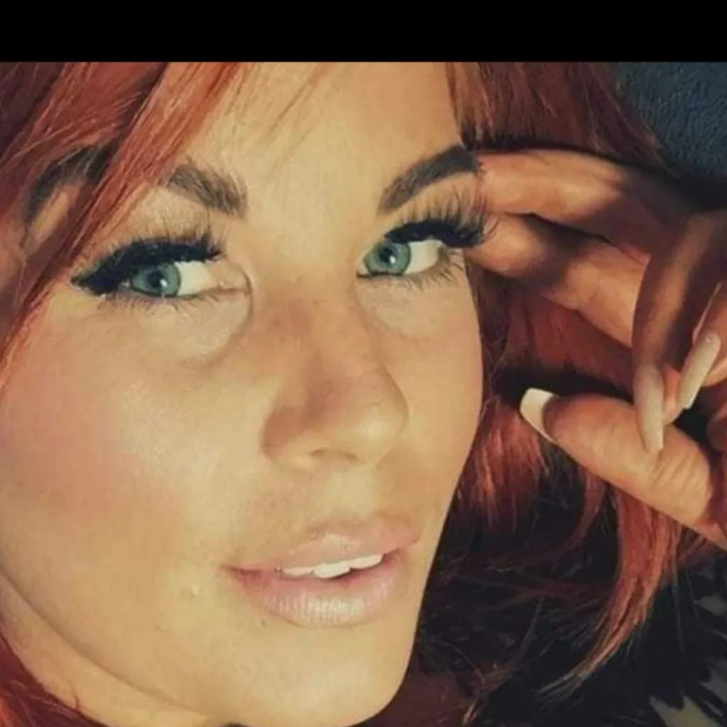 chat with ai character: Alexandra Leigh