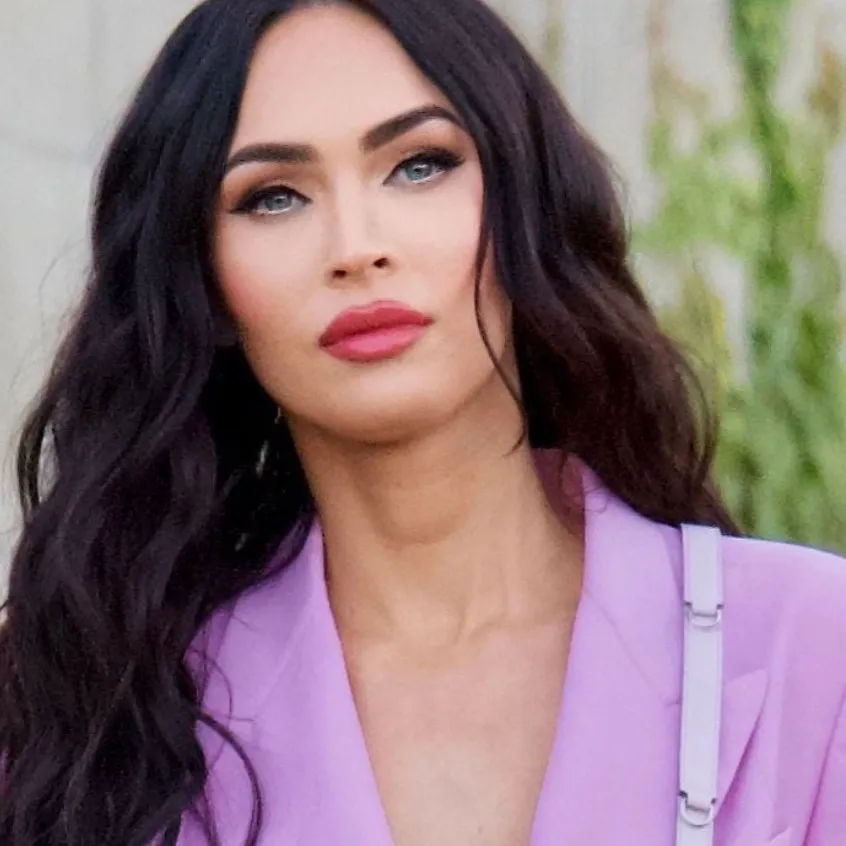 chat with ai character: Megan Fox