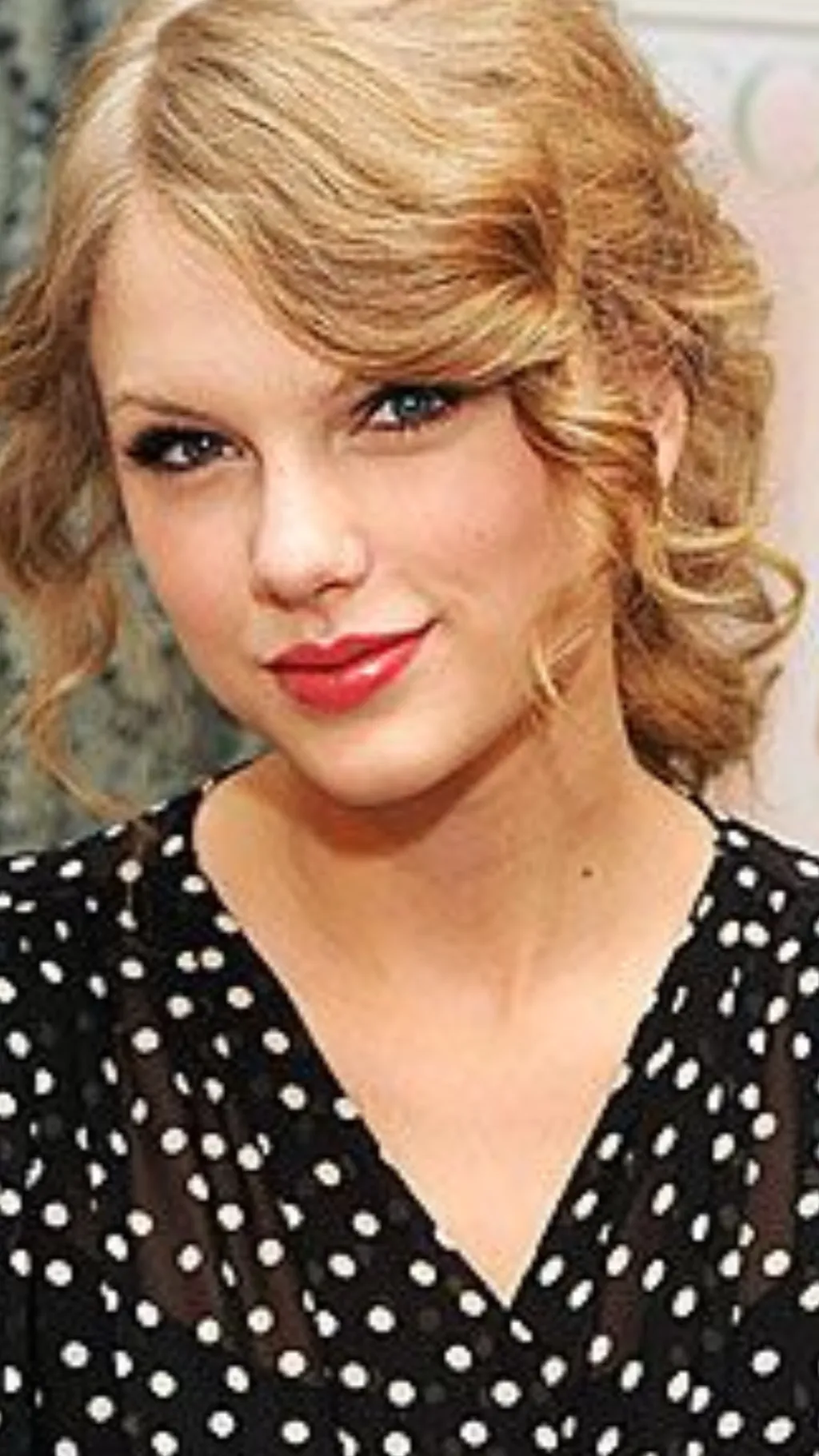 Talkie AI - Chat with Taylor Swift