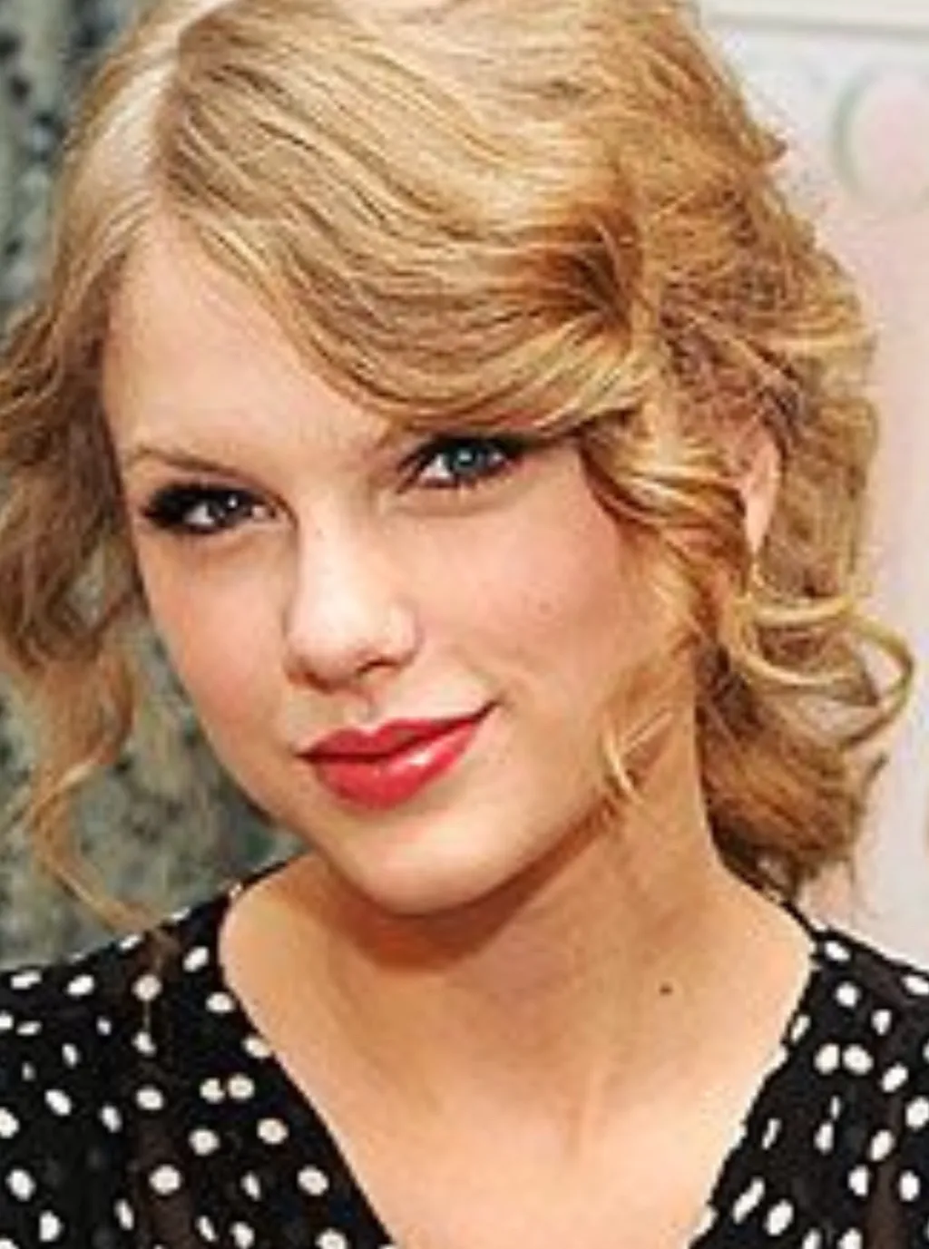 chat with ai character: Taylor Swift
