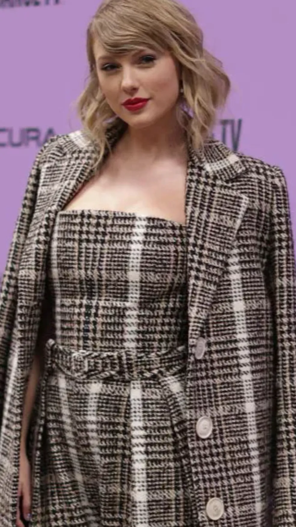 ai character: Taylor Swift background