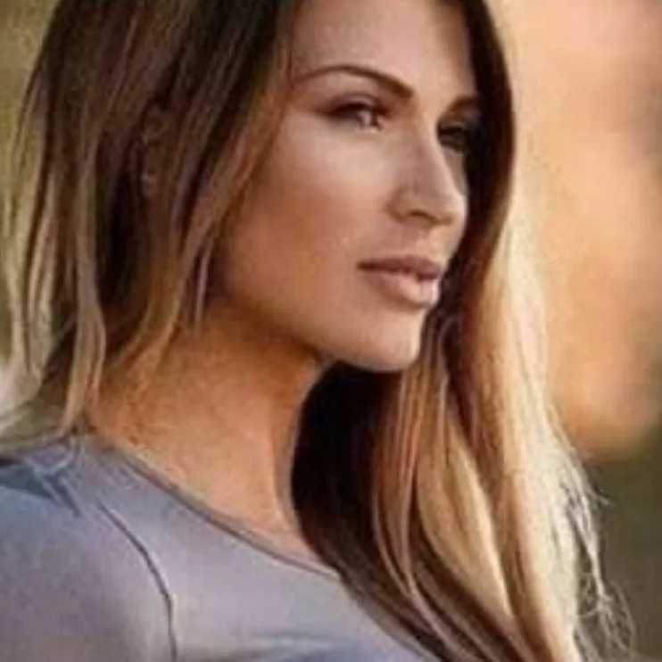 chat with ai character: Julia B.