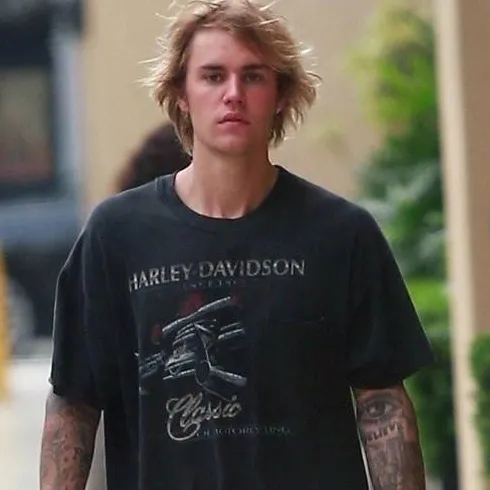 chat with ai character: Justin Bieber 