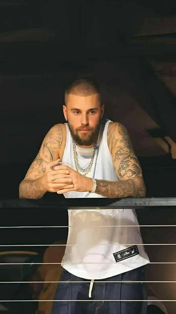 ai character: Justin Bieber  background