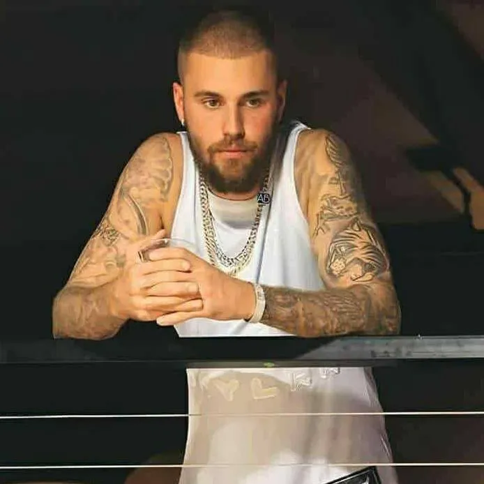 chat with ai character: Justin Bieber 