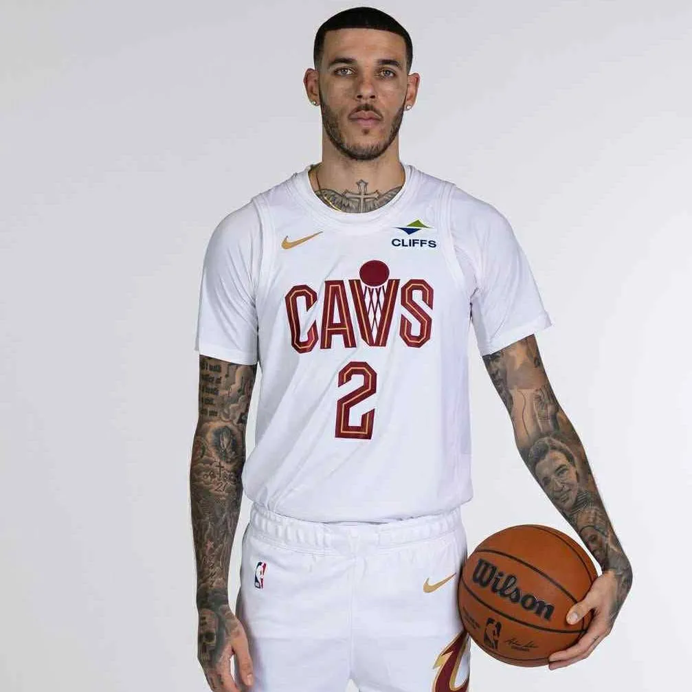 chat with ai character: Lonzo Ball