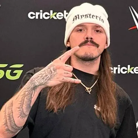 chat with ai character: Dominik Mysterio