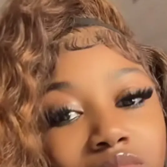 chat with ai character: Zari