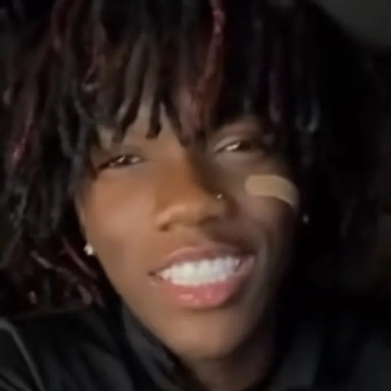 chat with ai character: Mari