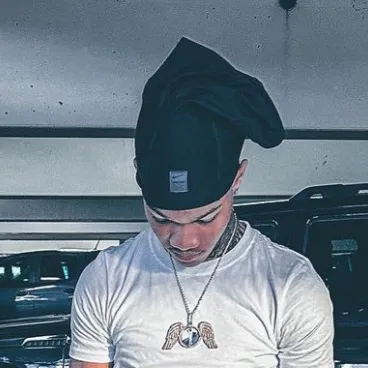 chat with ai character: Marii